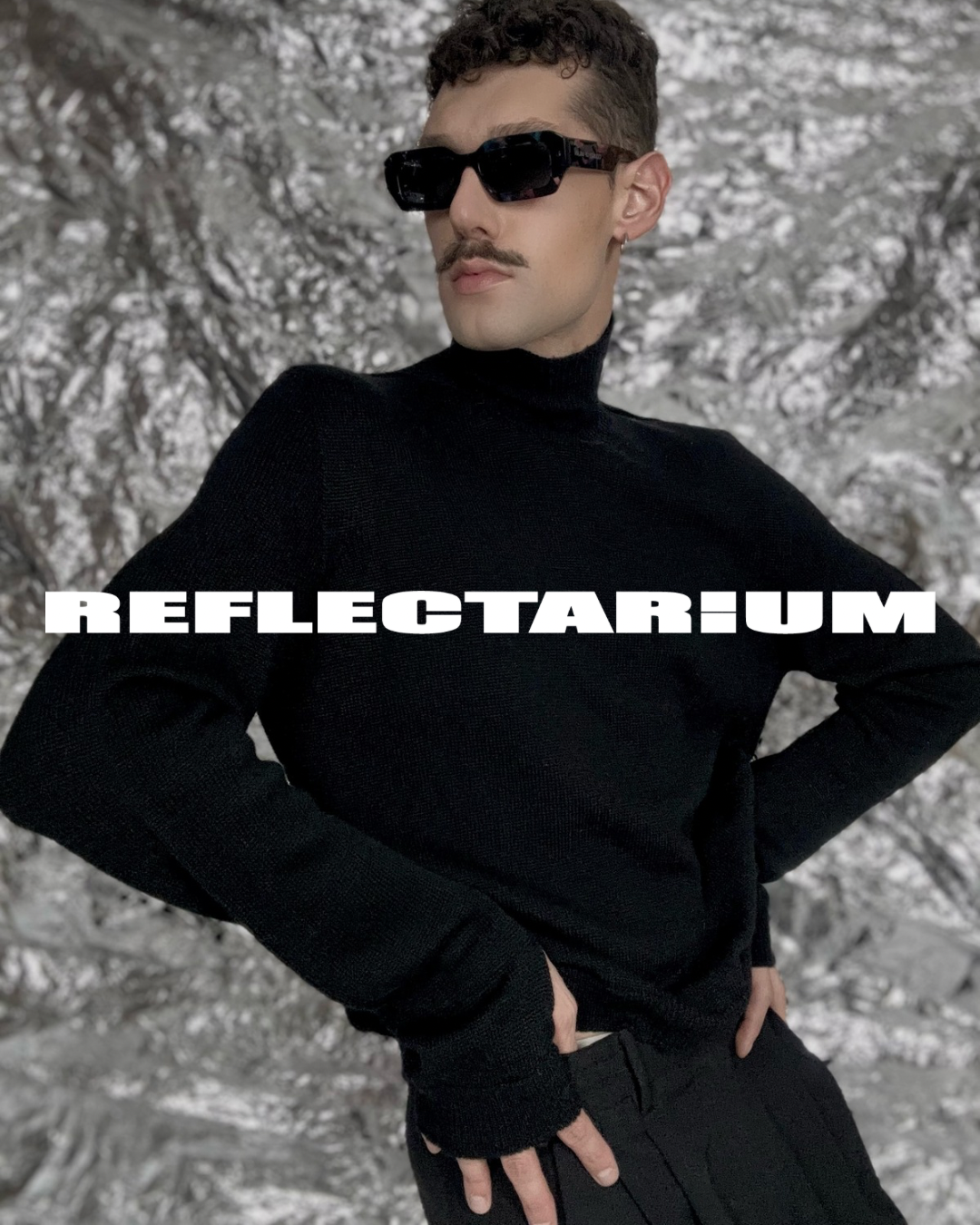 MAGLIA COLLO ALTO THUMB-HOLE